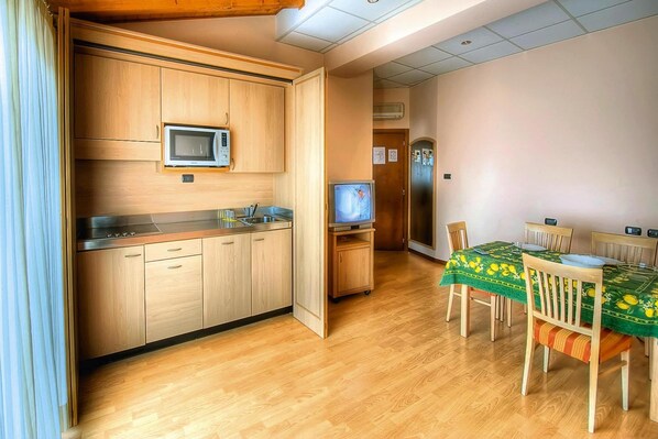 Comfort Apartment, 2 Bedrooms | Private kitchen | Fridge, microwave, dishwasher