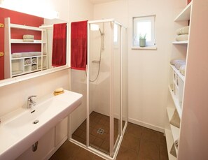 Klassiek huis, 3 slaapkamers | Badkamer | Een douche