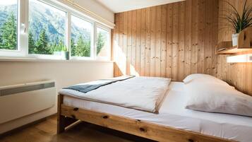 2 bedrooms, bed sheets