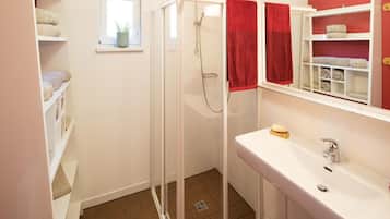 Classic House, 3 Bedrooms | Bathroom | Shower