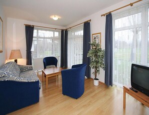 Classic Apartment, 2 Bedrooms | Living room - Apartment in Boltenhagen Near the sea (Boltenhagen)