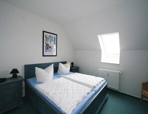 Classic-Apartment, 2 Schlafzimmer | 1 Schlafzimmer, individuell eingerichtet, Bettwäsche