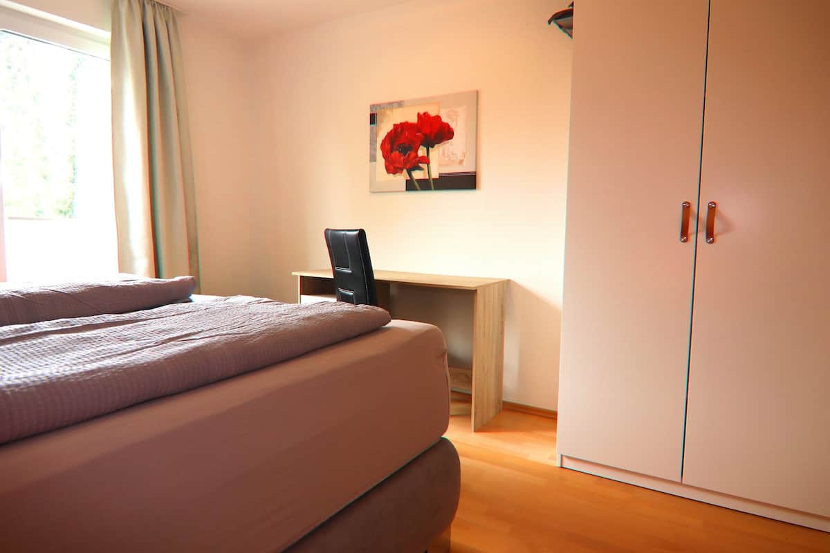 Classic Apartment, 5 Bedrooms | 12 bedrooms, individually furnished