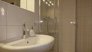 Apartemen Comfort, 2 kamar tidur | Kamar mandi | Shower dan pengering rambut