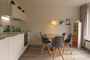 Elite Apartment, 3 Bedrooms | Private kitchen | Fridge, microwave, oven, dishwasher - Ferienwohnung Hexenzauber I und II in Braunlage (Braunlage)