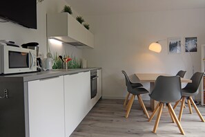Luksusleilighet, 3 soverom | Eget kjøkken | Kjøleskap, mikrobølgeovn, ovn og oppvaskmaskin