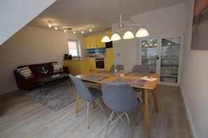 Comfort Apartment, 1 Bedroom | Dining