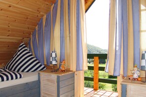 4 phòng ngủ, trang bị nội thất với thiết kế riêng biệt