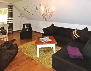 Classic Apartment, 2 Bedrooms | Living room | DVD player - Ferienhof Landhaus Markus, Southern Switzerland (Stadland)