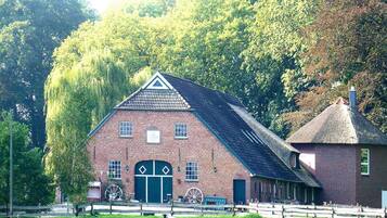 Classic Apartment, 2 Bedrooms | Exterior