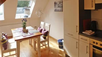 Comfort Apartment, 2 Bedrooms | Dining