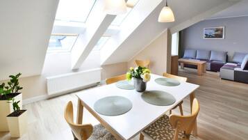 Comfort Apartment, 2 Bedrooms | Living room