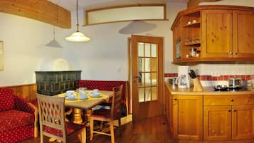 Classic Apartment, 3 Bedrooms | Private kitchen | Fridge, microwave, dishwasher, coffee/tea maker