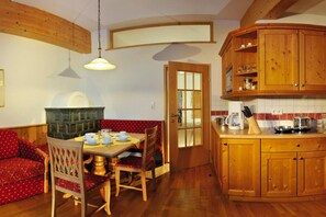 Comfort Apartment, 2 Bedrooms | Dining