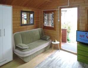Comfort-Bungalow, 2 Schlafzimmer | Wohnzimmer