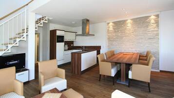 Comfort Apartment, 2 Bedrooms | Living room | DVD player