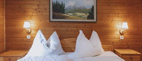 5 bedrooms, individually furnished, bed sheets
