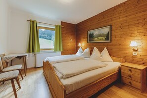 5 bedrooms, individually furnished, bed sheets - Holiday Home, Fusch an der Glocknerstrasse (Fusch an der Grossglocknerstrasse)