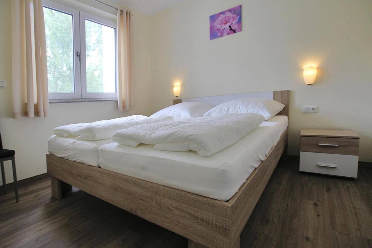 Comfort Apartment, 2 Bedrooms | 3 bedrooms, individually furnished, bed sheets