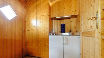 Classic House, 1 Bedroom | Private kitchen | Coffee/tea maker, fridge, electric kettle