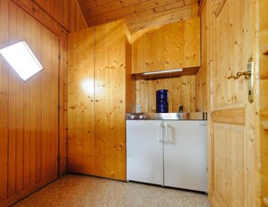 Classic House, 1 Bedroom | Private kitchen
