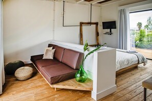 1 habitación y muebles diferentes