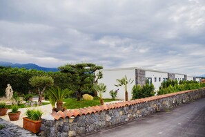 Garden - Bungalow in Santa Venerina With Communal Pool (Santa Venerina)