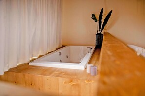 Buồng tắm vòi sen, máy sấy tóc