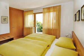 2 bedrooms, individually furnished, bed sheets