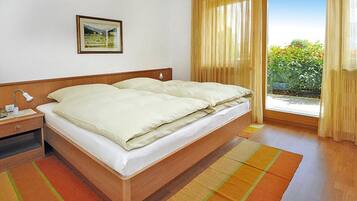 Comfort Apartment, 1 Bedroom | 3 bedrooms, individually furnished, bed sheets