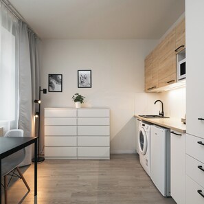 Double Room | Private kitchenette | Fridge, microwave, stovetop, coffee/tea maker - Hartigova (Prague)
