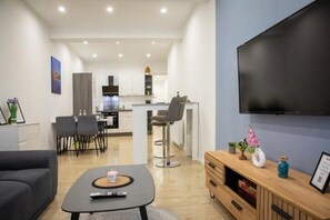 Smart TV - HANNIBAL - Design Apartment Magnolia 1 (Wolfsburg)