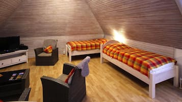 Deluxe Apartment, 2 Bedrooms | Living room