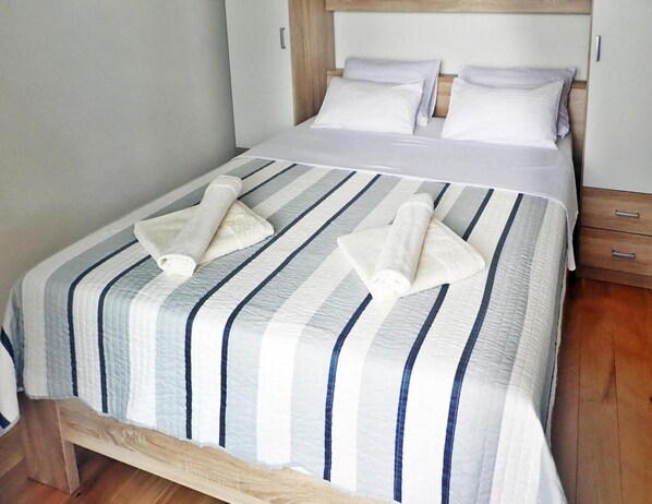 Deluxe House, 4 Bedrooms | 9 bedrooms, individually furnished