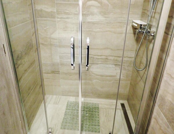 Casa Deluxe, 4 habitaciones | Baño | Regadera