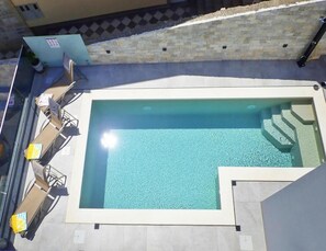 Piscina interna, piscina externa