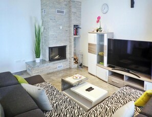 Deluxe House, 4 Bedrooms | Living room - Holiday Home in Maslenica With Pool (Jasenice)