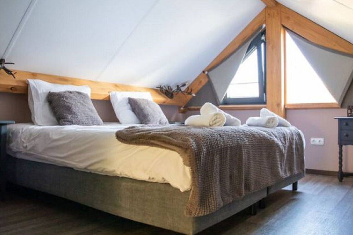 Luxury House, 2 Bedrooms | 10 bilik tidur, dilengkapkan perabot secara berasingan