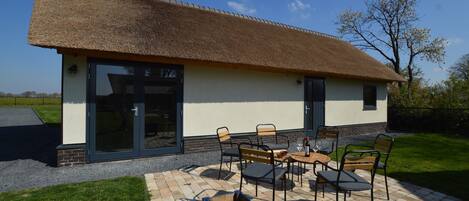 Tempat makan outdoor