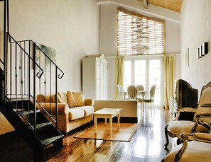 Appartement classique, 1 chambre | Salle de séjour