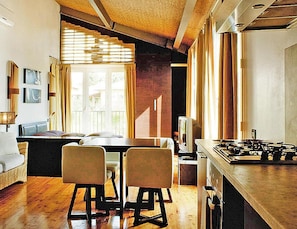 Classic Apartment, 1 Bedroom | Private kitchen | Fridge, oven, coffee/tea maker, electric kettle