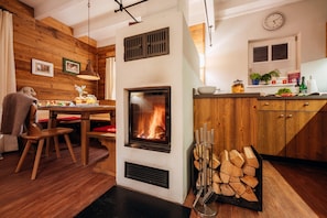 Classic House, 4 Bedrooms | Living room | Fireplace