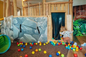 Maison Ălite, 4 chambres | Espace pour enfants