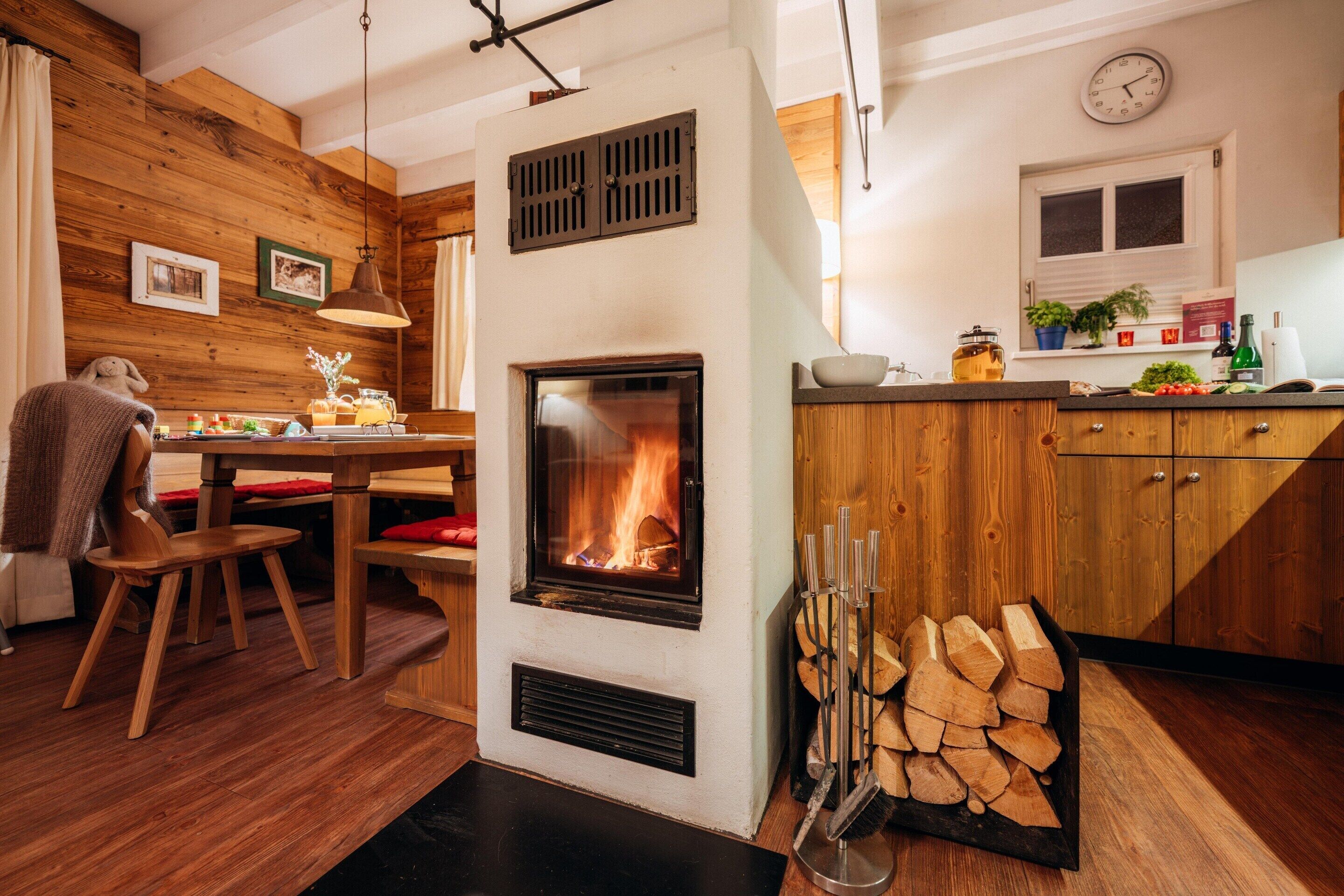 Classic House, 3 Bedrooms | Living room | Fireplace