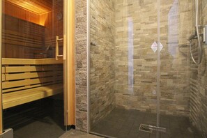 Casa Deluxe, 3 habitaciones | Baño | Regadera y secadora de cabello 