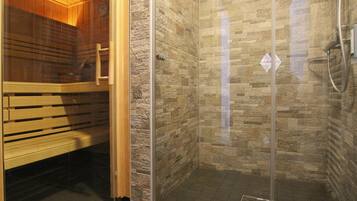 Buồng tắm vòi sen, máy sấy tóc