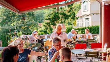 Rumah Klasik, 3 kamar tidur | Tempat makan outdoor