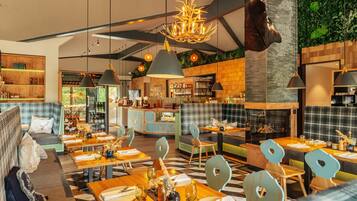 Nhà phong cách cổ điển, 3 phòng ngủ | Khu ăn uống