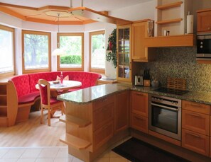 Comfort House, 3 Bedrooms | Private kitchen | Fridge, microwave, oven, stovetop