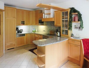 Comfort House, 3 Bedrooms | Private kitchen | Fridge, microwave, oven, stovetop